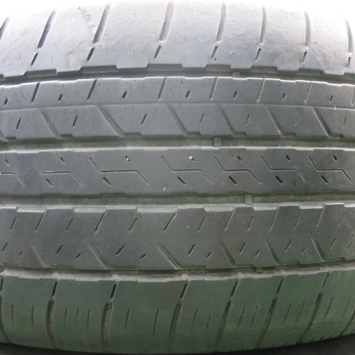 送料無料* 4本価格☆US トヨタ シエナ SE 純正 235/50R19