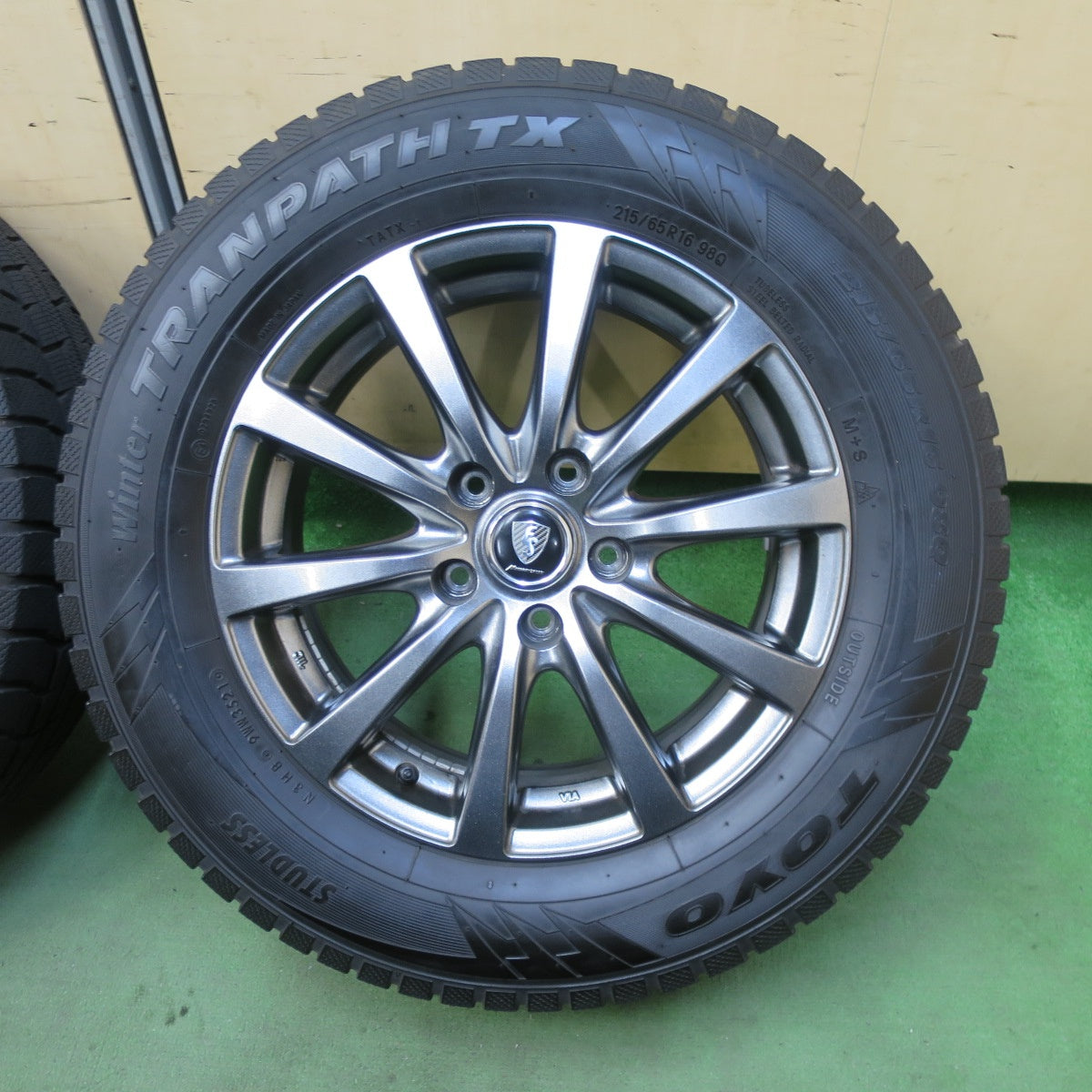 バリ溝！21年！キレイ！9分★スタッドレス 215/65R16 トーヨー ウインター トランパス TX MANARAY SPORT マナレイ スポーツ 16インチ PCD114.3/5H★5112811TTス