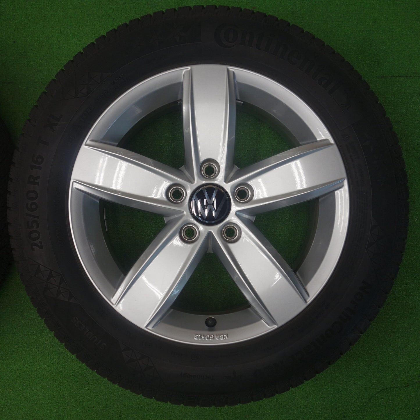 バリ溝！キレイ！8.5分◎ワーゲン ゴルフ トゥーラン 等 純正 205/60R16 スタッドレス コンチネンタル ノースコンタクト NC6 16インチ PCD112/5H◎6070402KTス