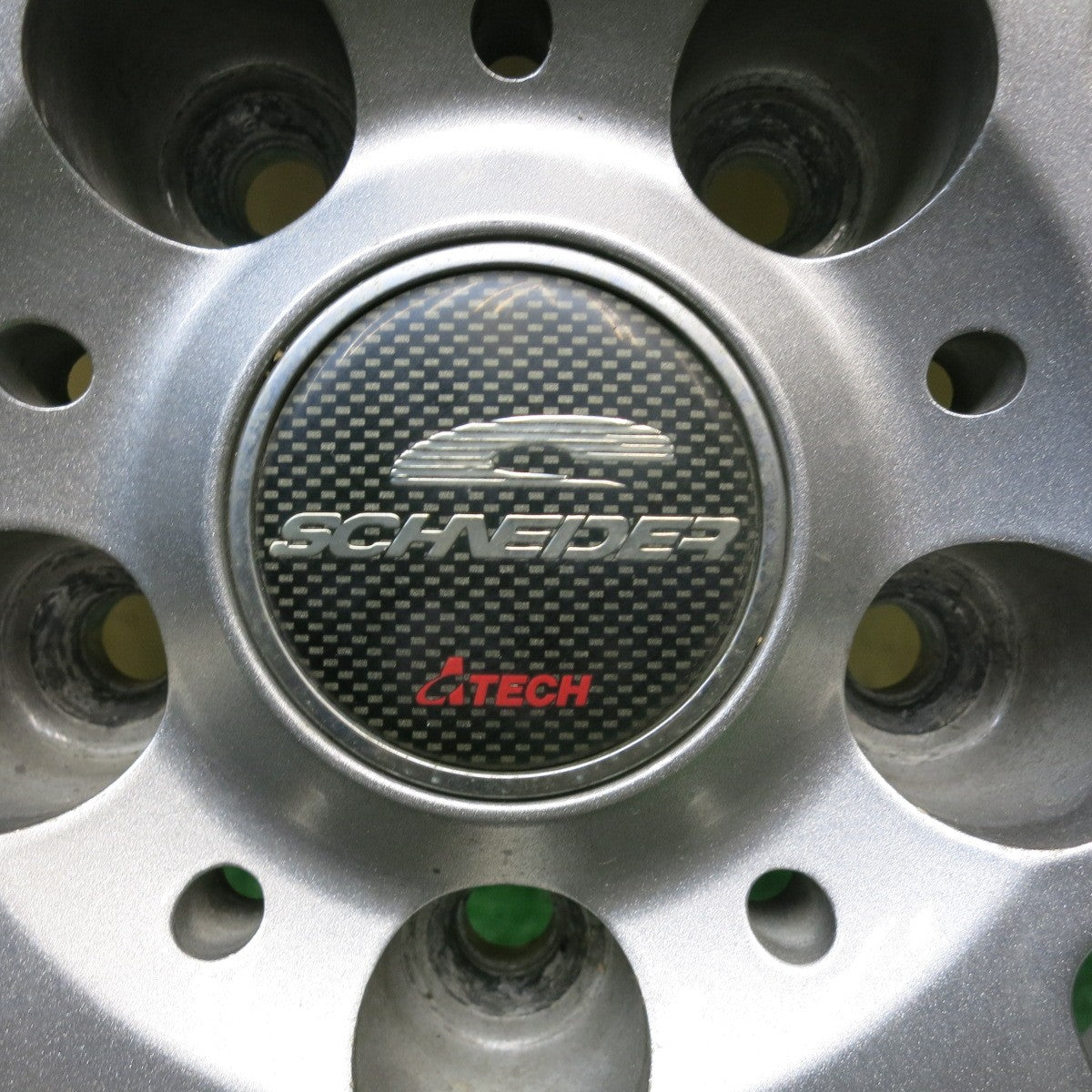 バリ溝！キレイ！9.5分★スタッドレス 225/50R18 グッドイヤー アイスナビ ZEA SCHNEIDER シュナイダー 18インチ PCD114.3/5H★6012203HAス