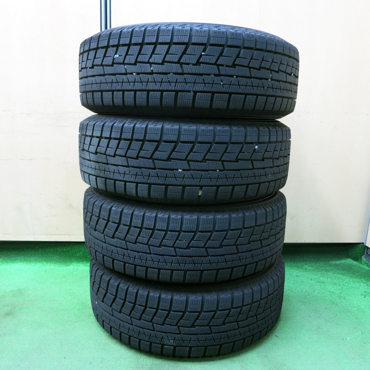 [送料無料] バリ溝！23年！キレイ！ほぼ10分★スタッドレス 215/60R16 ヨコハマ アイスガード iG60 VEMOTION Vエモーション 16インチ PCD114.3/5H★4092604SYス