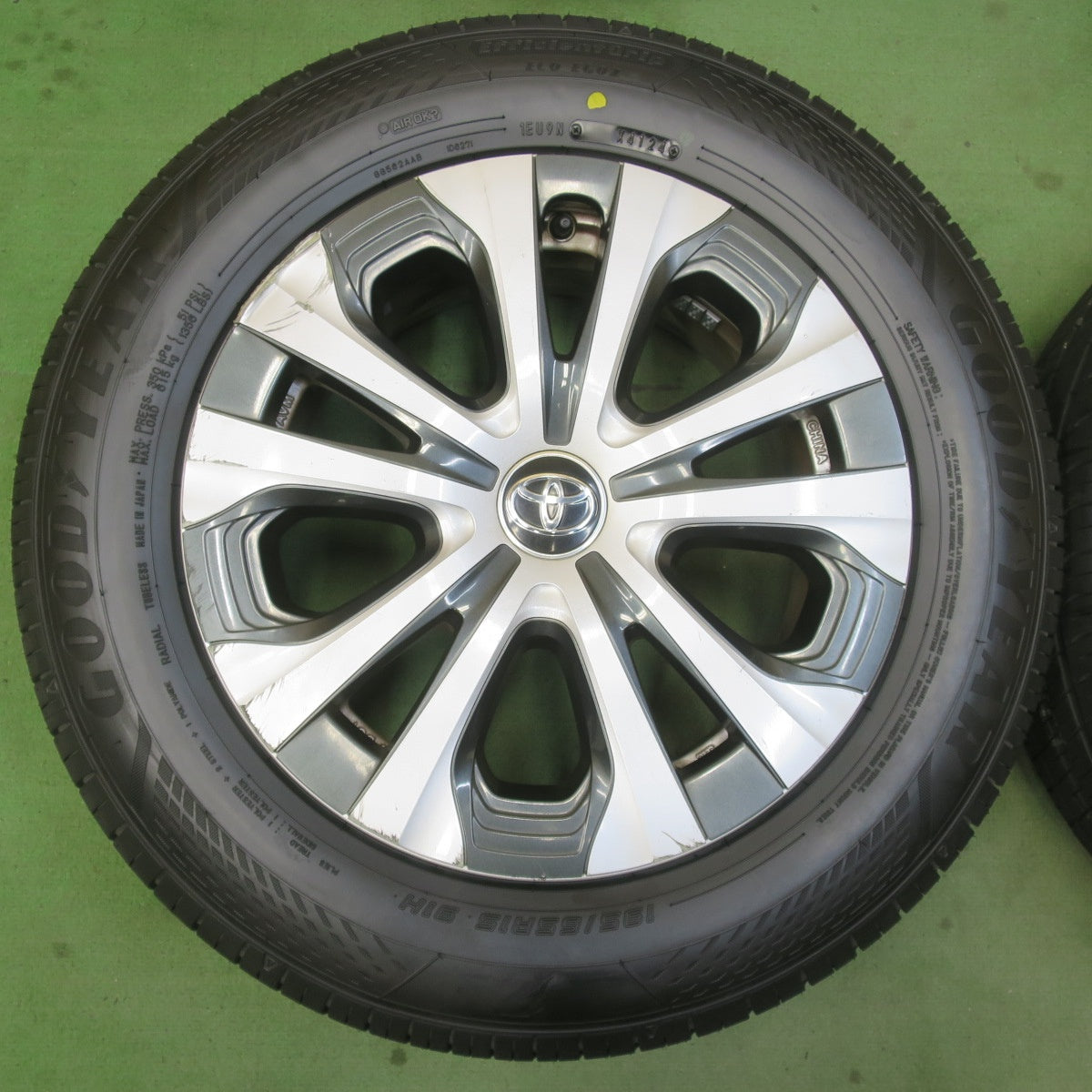 ほぼ未使用！24年★トヨタ 50系 プリウス 純正 195/65R15 グッドイヤー EfficientGrip ECO EG02 15インチ PCD100/5H★6033016イノ