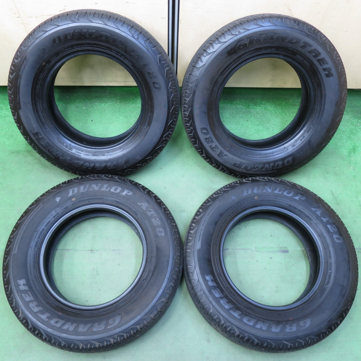 バリ溝！23年！8.5分★195/80R15 ダンロップ AT20 グラントレック タイヤ 15インチ ジムニー シエラ ハイエース 等★5072405イノタ