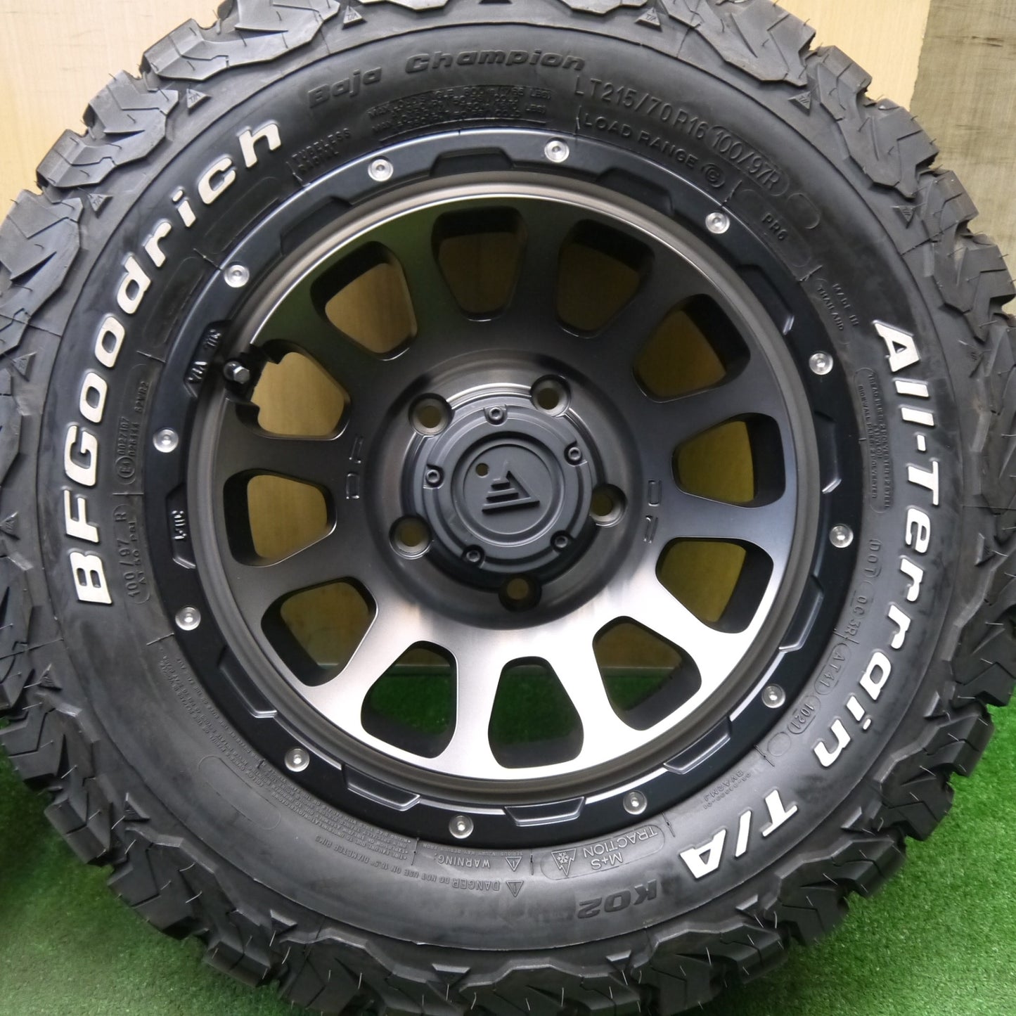 バリ溝！キレイ！9分！5本！スペア未使用★DELTA FORCE OVAL 215/70R16 100/97R BFグッドリッチ All-Terrain T/A KO2 16インチ デルタフォース オーバル PCD139.7/5H★6031106Hノ