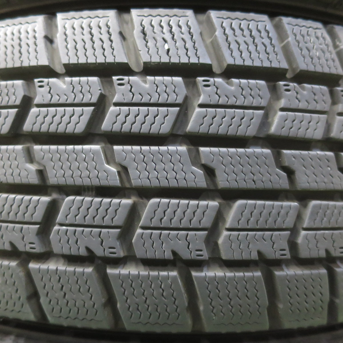 バリ溝！23年！9分★スタッドレス 175/65R15 グッドイヤー アイスナビ7 タイヤ 15インチ スイフト アクア ヴィッツ カローラフィールダー フィット 等★6061804イスタ