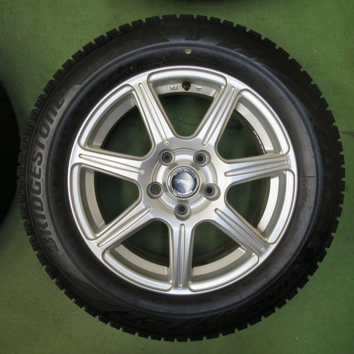 バリ溝！22年！キレイ！9.5分★スタッドレス 205/60R16 ブリヂストン ブリザック VRX2 TOPRUN トップラン 16インチ PCD114.3/5H★5111205TTス