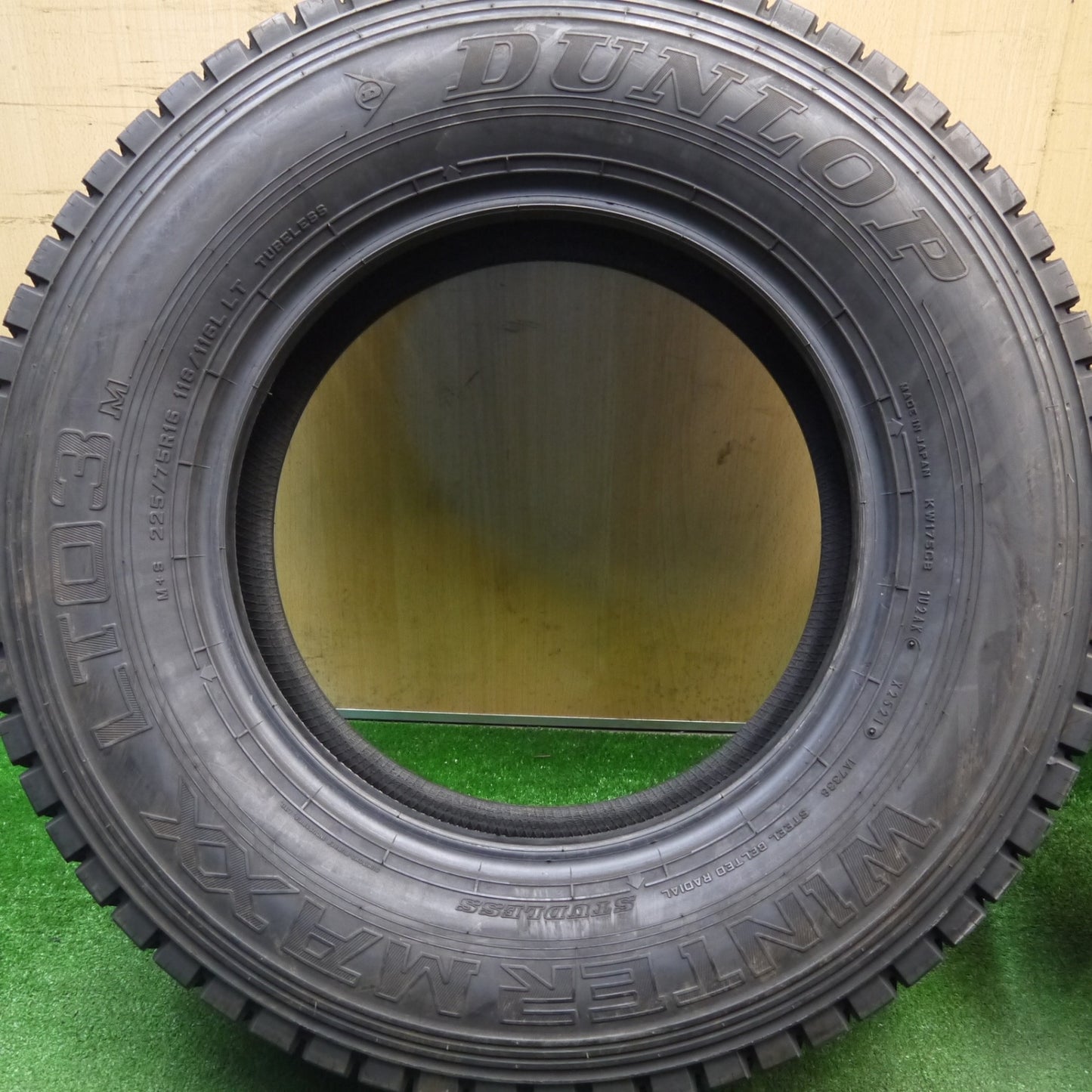 バリ溝！9.5分★スタッドレス 225/75R16 118/116L ダンロップ ウインターマックス LT03 タイヤ 16インチ 小型 トラック バス フィアット デュカト 等★6021805Hノタ