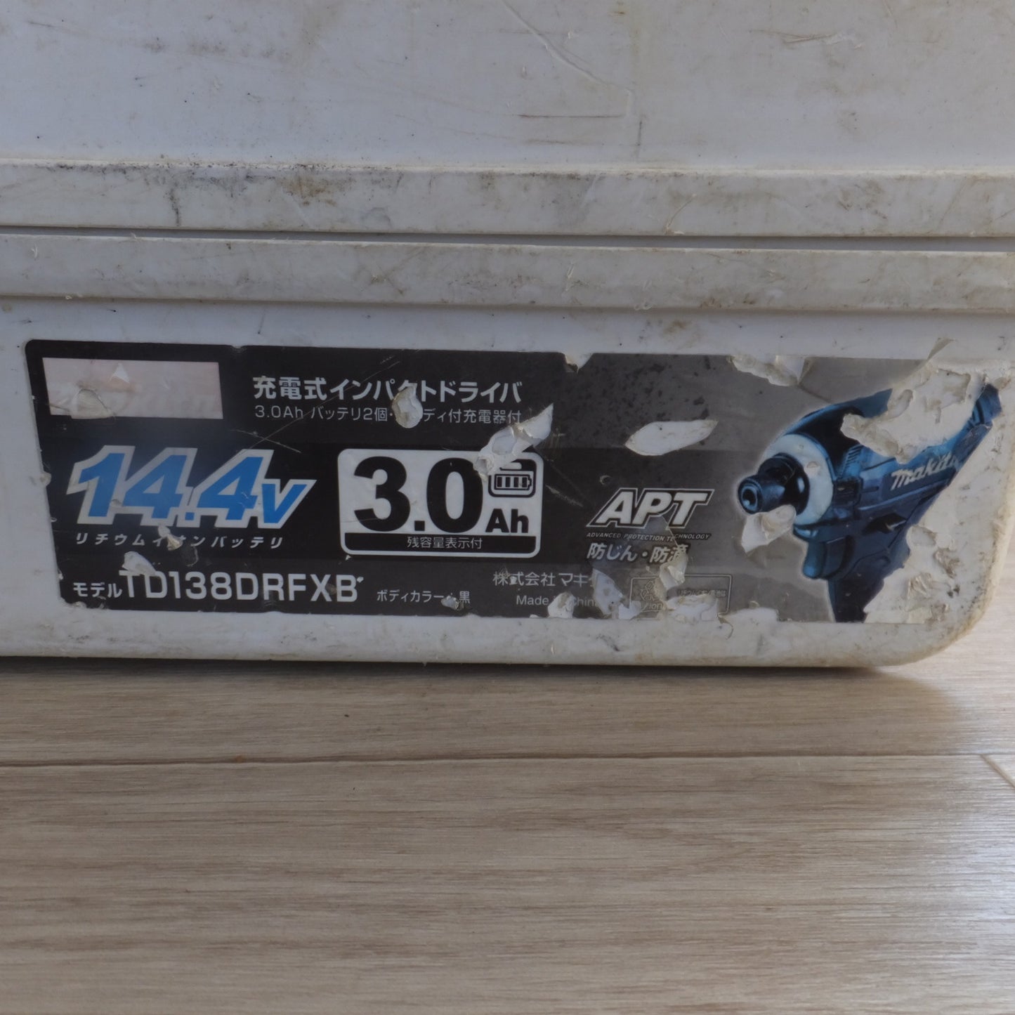 [送料無料] ジャンク★マキタ makita 充電式インパクトドライバ TD138DRFXB 14.4V★