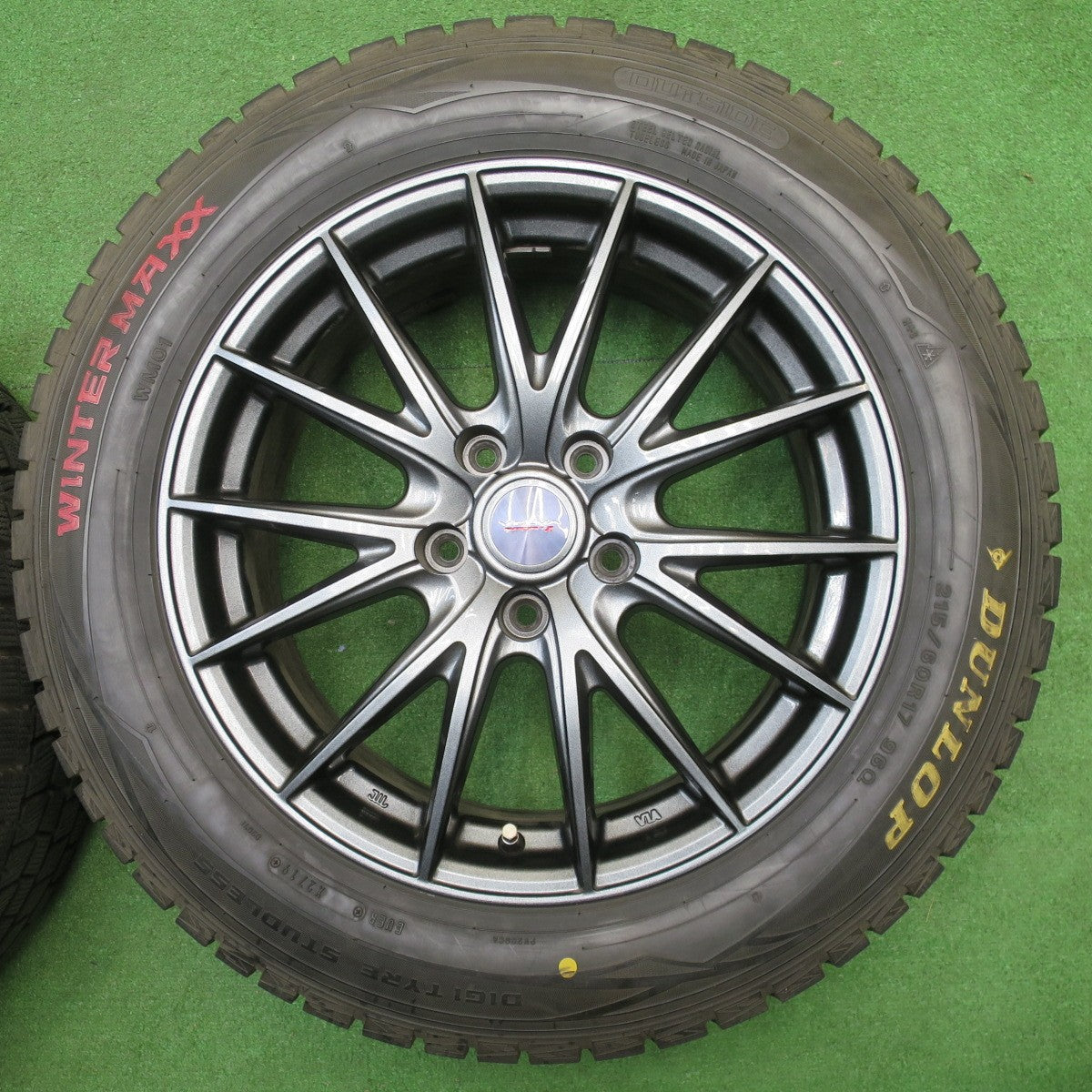バリ溝！キレイ！9.5分★スタッドレス 215/60R17 ダンロップ ウインターマックス WM01 VELVA SPORTZ ヴェルヴァ 17インチ PCD114.3/5H★5121806NJス
