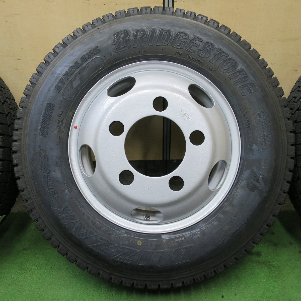 未使用！24年！6本★トラック 205/85R16 117/115N スタッドレス ブリヂストン ブリザック W989 TOPY スチール 115-8C 16インチ PCD208/5H★6052001ナス