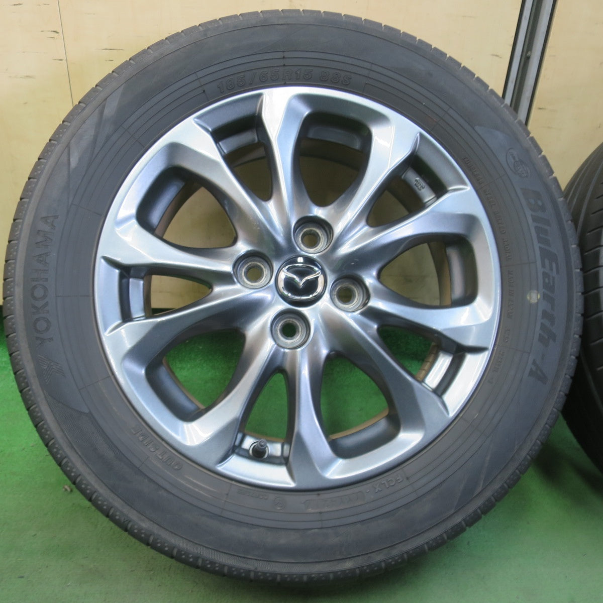 キレイ★マツダ DJ デミオ 純正 185/65R15 ヨコハマ ブルーアース AE01F BluEarth-A AE50 15インチ PCD100/4H★6050810イノ