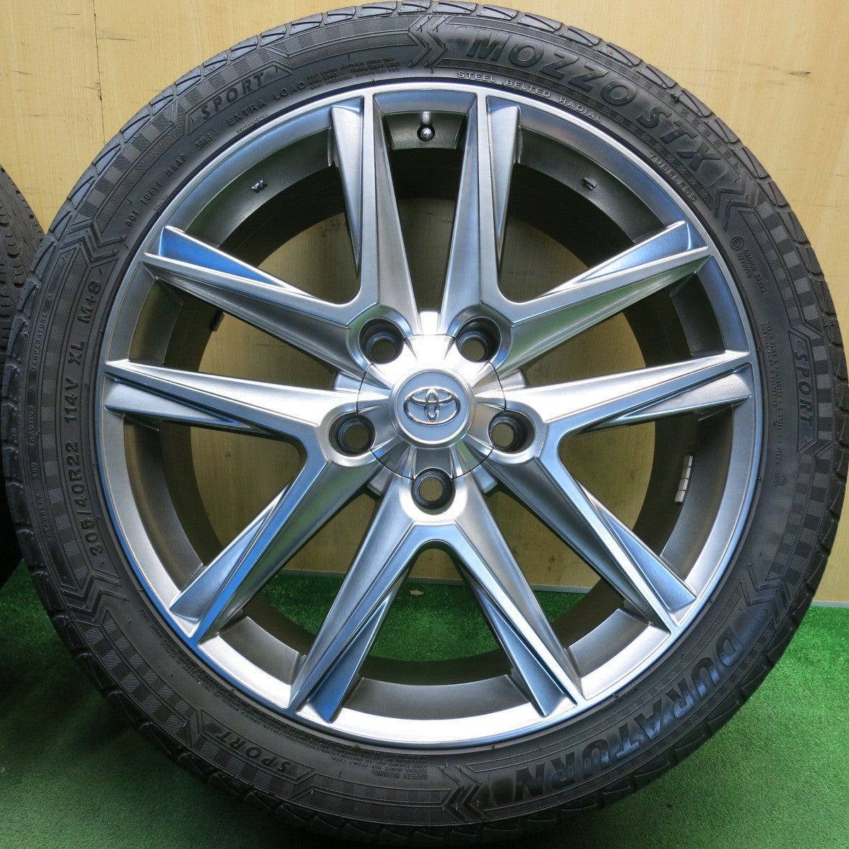キレイ◎トヨタ 純正 タイプ ランクル 200 等 305/40R22 デュラターン MOZZO STX 22インチ PCD150/5H◎6062502HAノ