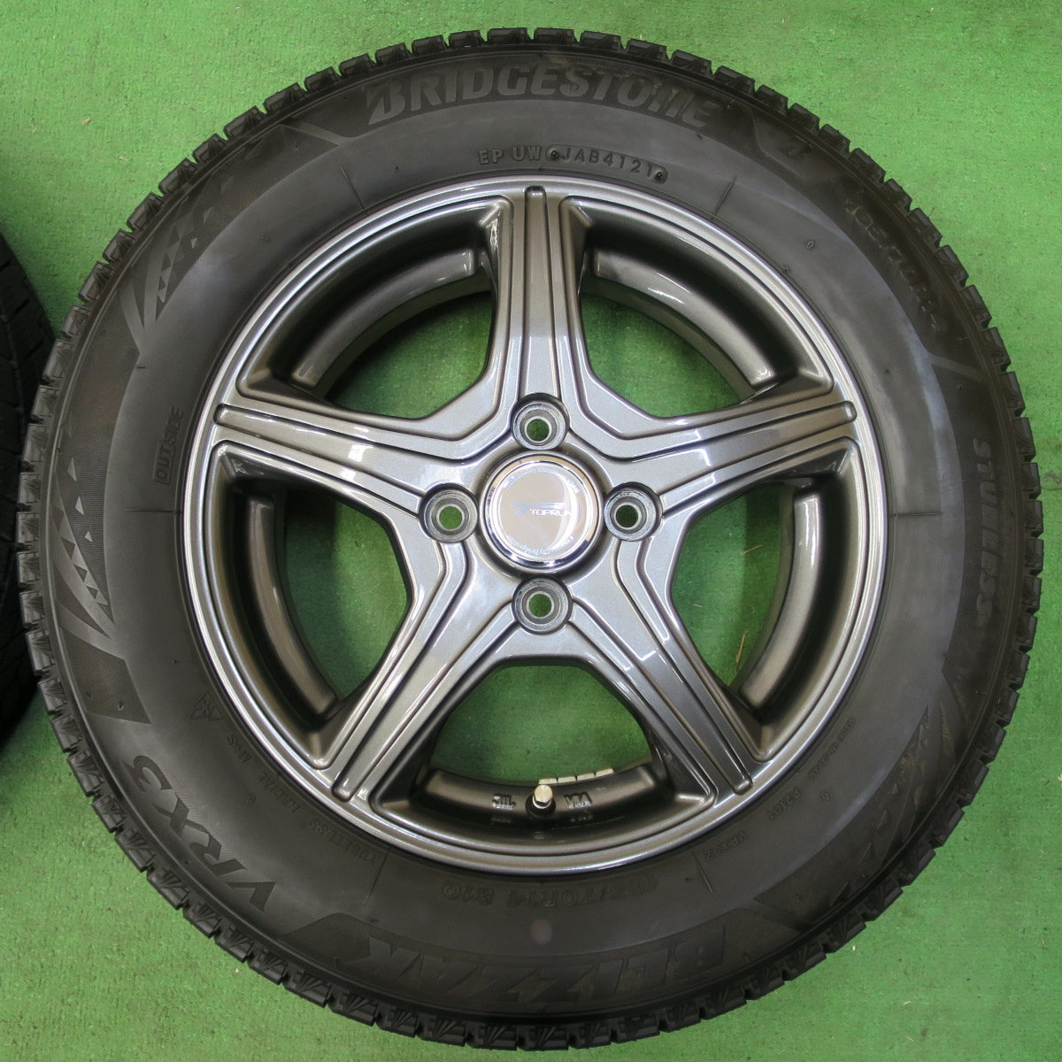 [送料無料] バリ溝！21年！キレイ！9.5分以上★スタッドレス 165/70R14 ブリヂストン ブリザック VRX3 TOPRUN トップラン 14インチ PCD100/4H★4110512イス