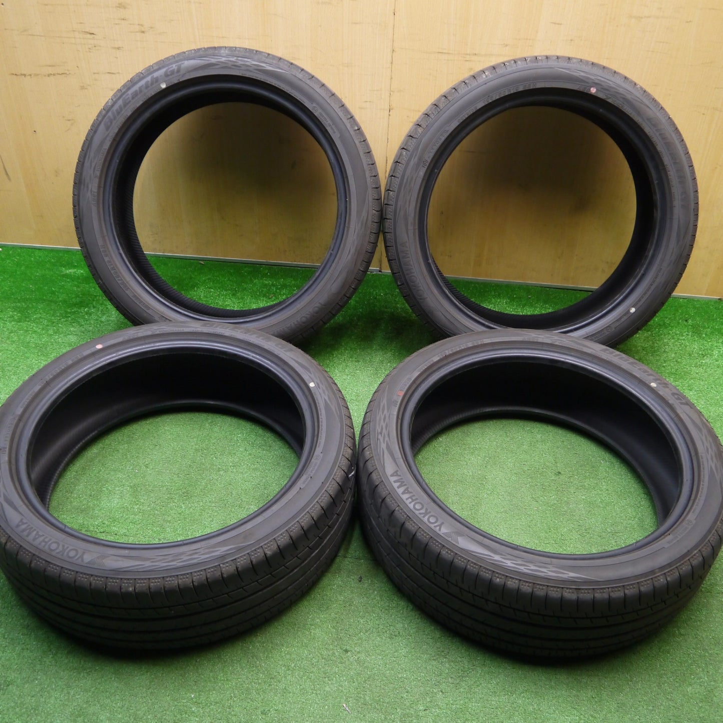 バリ溝！25年！9.5分★195/50R19 ヨコハマ BluEarth-GT AE51 ブルーアース タイヤ 19インチ 60系 プリウス ヤリスクロス カムリ 等★5112502Hノタ