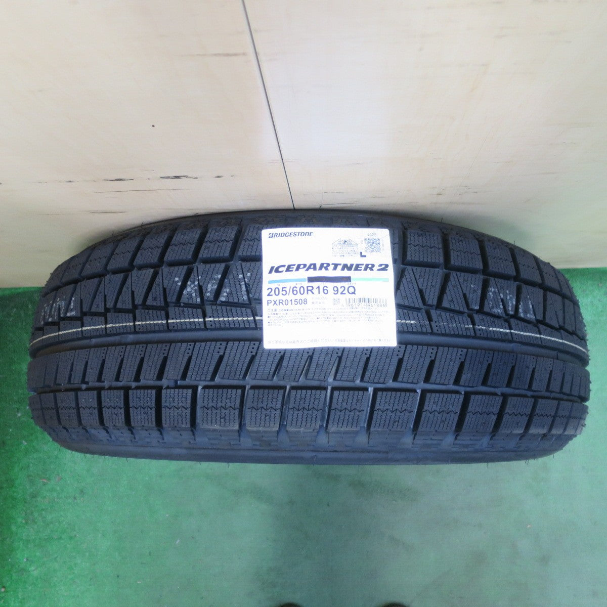 未使用！25年！1本★スタッドレス 205/60R16 ブリヂストン アイスパートナー2 タイヤ 16インチ ノア ヴォクシー セレナ ステップワゴン 等★6071303イスタ