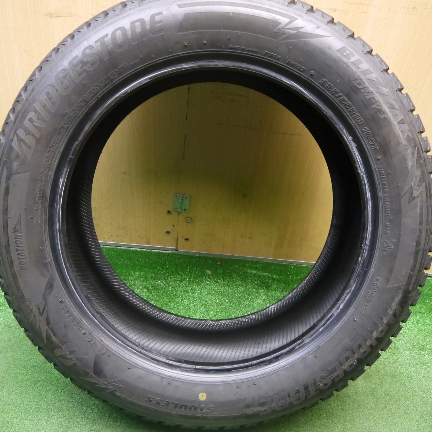 バリ溝！23年！9分！1本★スタッドレス 235/55R18 ブリヂストン ブリザック DM-V3 タイヤ 18インチ ハリアー RAV4 ヴァンガード 等★6010903Hスタ