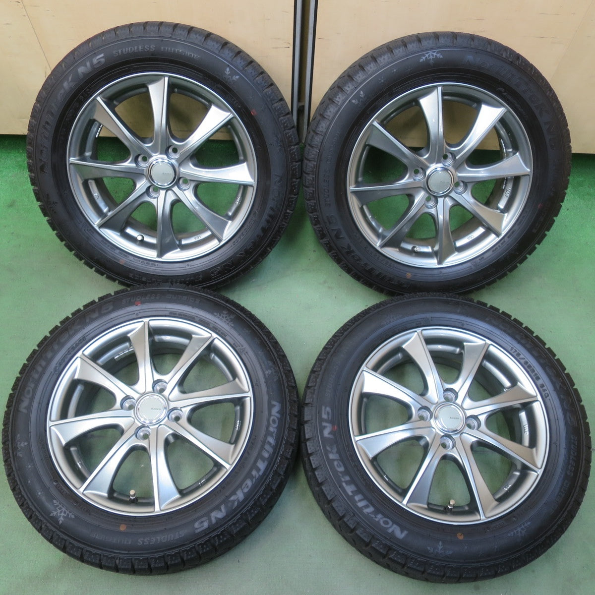ほぼ未使用！23年！キレイ◎スタッドレス 175/65R15 オートバックス ノーストレック N5 LEBEN レーベン 15インチ PCD100/4H◎6101307イス