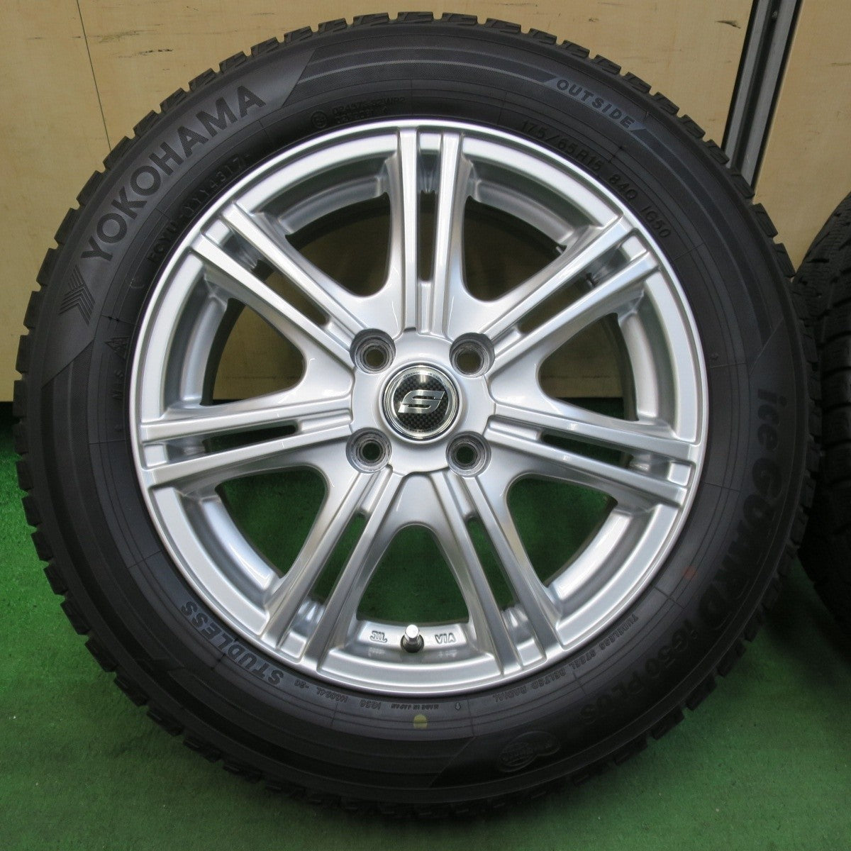 バリ溝！キレイ！9分★スタッドレス 175/65R15 ヨコハマ アイスガード iG50 プラス STRANGER シュナイダー 15インチ PCD100/4H★5012211イス
