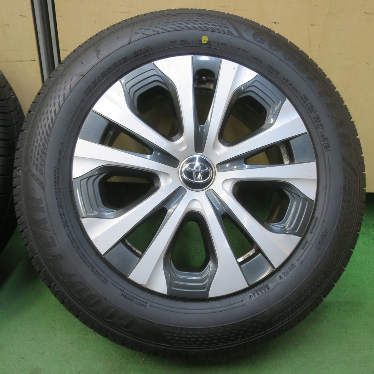 ほぼ未使用！24年★トヨタ 50系 プリウス 純正 195/65R15 グッドイヤー EfficientGrip ECO EG02 15インチ PCD100/5H★6033016イノ