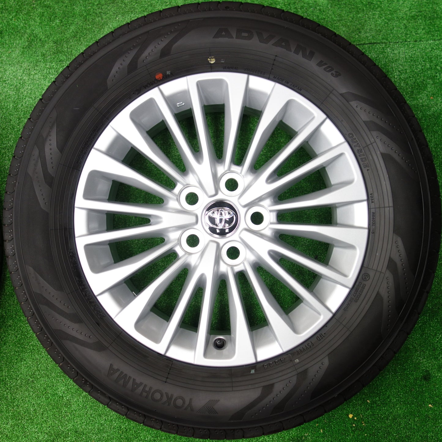 新車外し！25年★トヨタ 40系 アルファード ヴェルファイア 純正 225/65R17 ヨコハマ アドバン V03 17インチ PCD120/5H★5112701KTノ