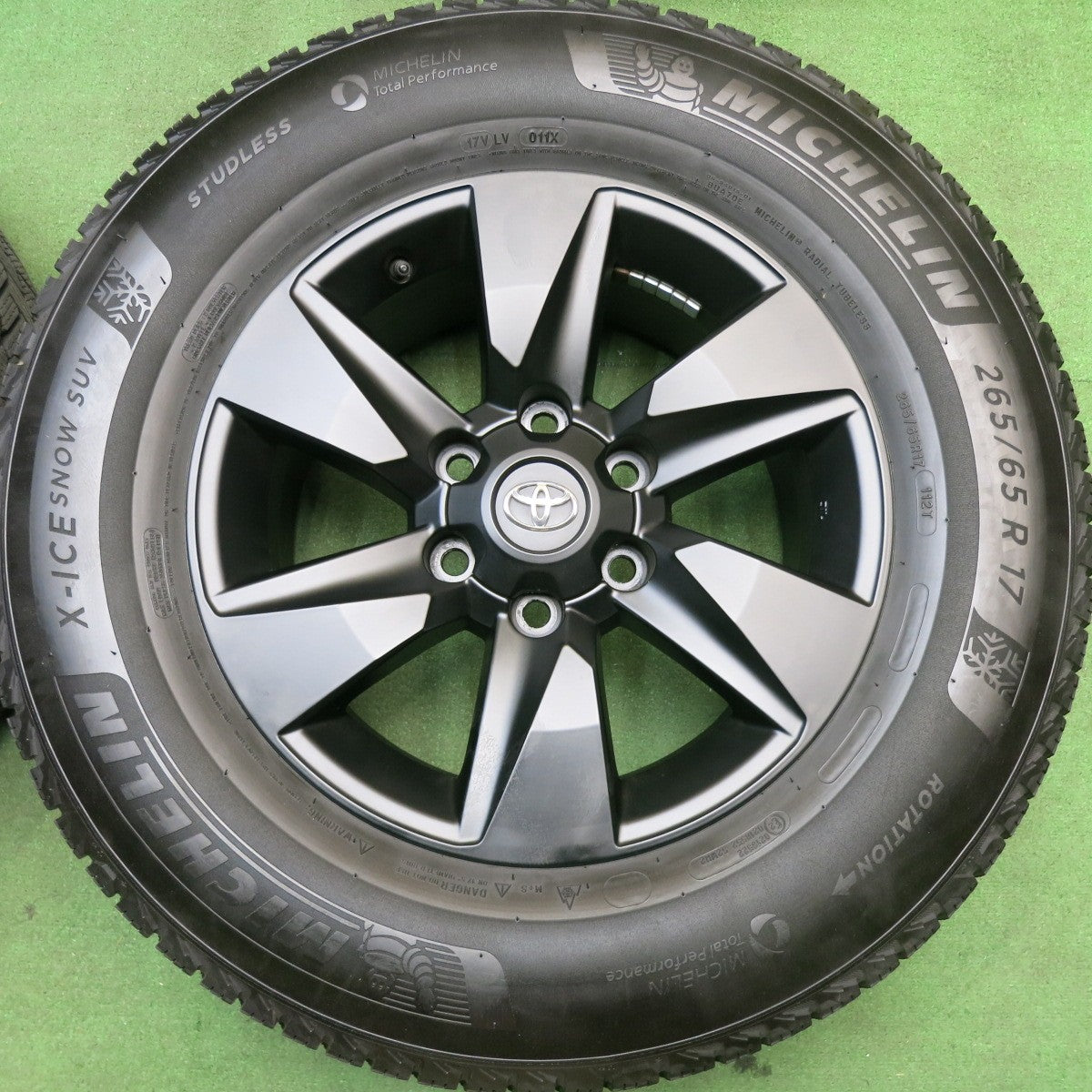 バリ溝！23年！9分★トヨタ 150系 ランクル プラド 純正 265/65R17 スタッドレス ミシュラン X-ICE SNOW SUV 17インチ マットブラック PCD139.7/6H★6031410HAス