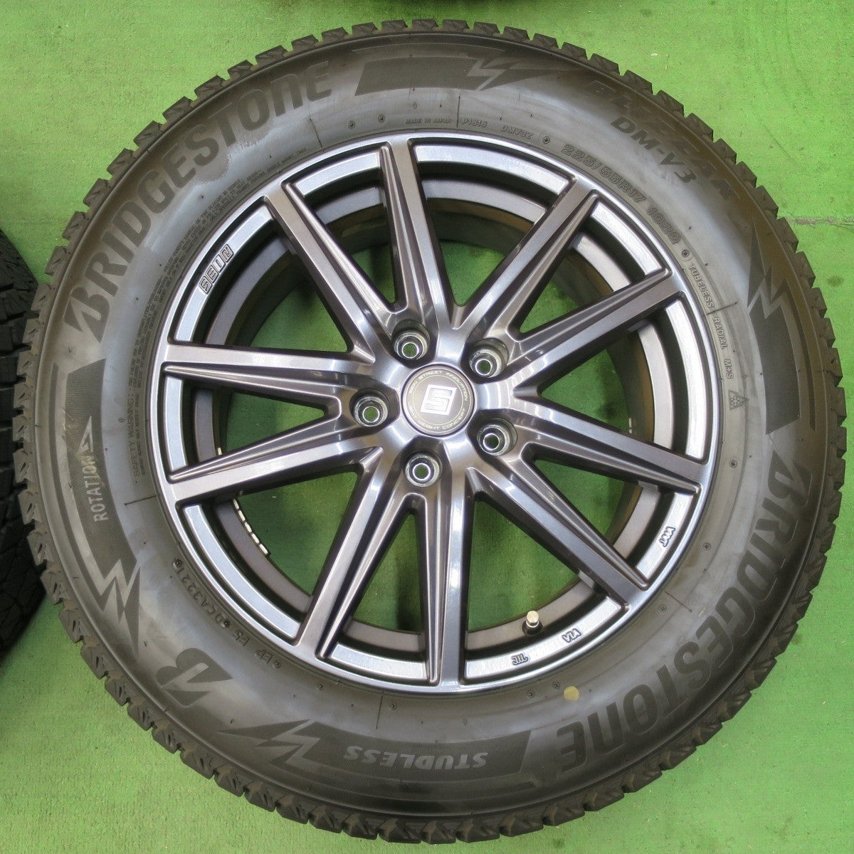 バリ溝！21年！キレイ！9分★スタッドレス 225/65R17 ブリヂストン ブリザック DM-V3 SEIN ザイン 17インチ PCD114.3/5H★5022408イス