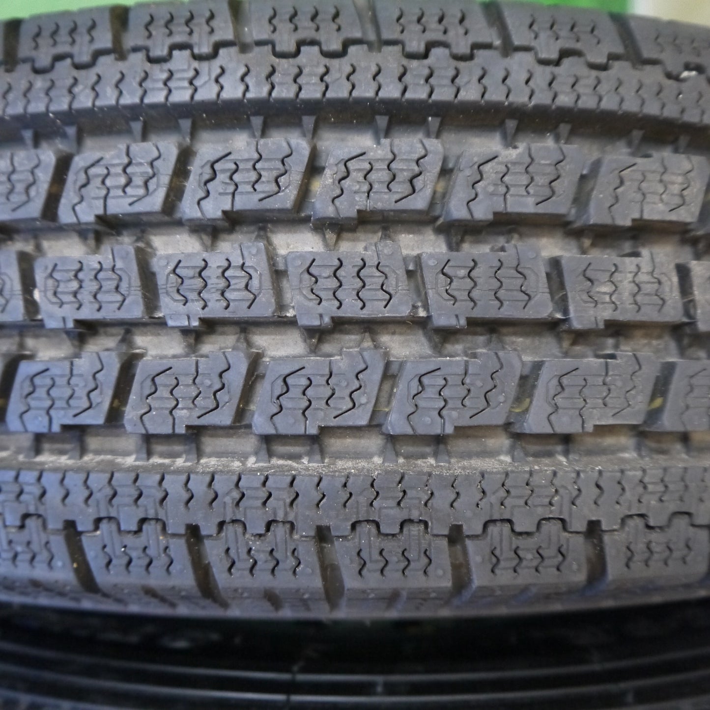 ほぼ未使用！キレイ◎スタッドレス 145R12 8PR トーヨー デルベックス 934 スチール ホイール DELVEX 12インチ PCD100/4H◎6072907Hス