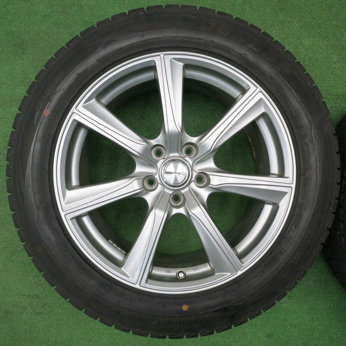 バリ溝！キレイ！9.5分★スタッドレス 225/60R18 ダンロップ ウインターマックス SJ8 PRD 18インチ PCD114.3/5H★4121404NJス