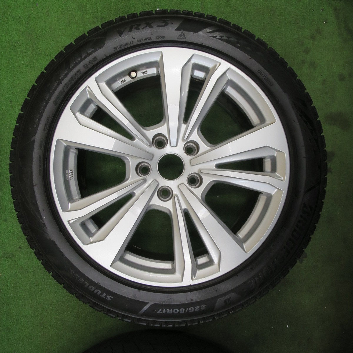 バリ溝！23年！キレイ！9.5分★BMW 等 smartline 365 225/50R17 スタッドレス ブリヂストン ブリザック VRX3 スマートライン 17インチ PCD112/5H★5112205TTス