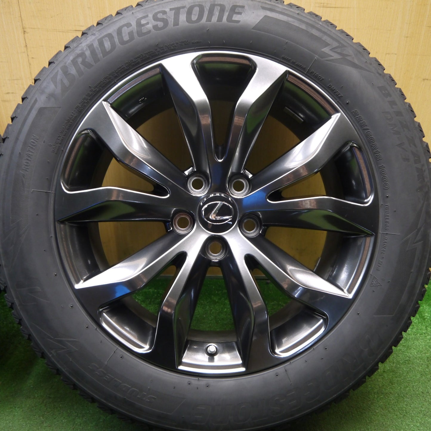 キレイ★レクサス 10系 NX Fスポーツ 純正 225/60R18 スタッドレス ブリヂストン ブリザック DM-V3 18インチ PCD114.3/5H★6032515Hス