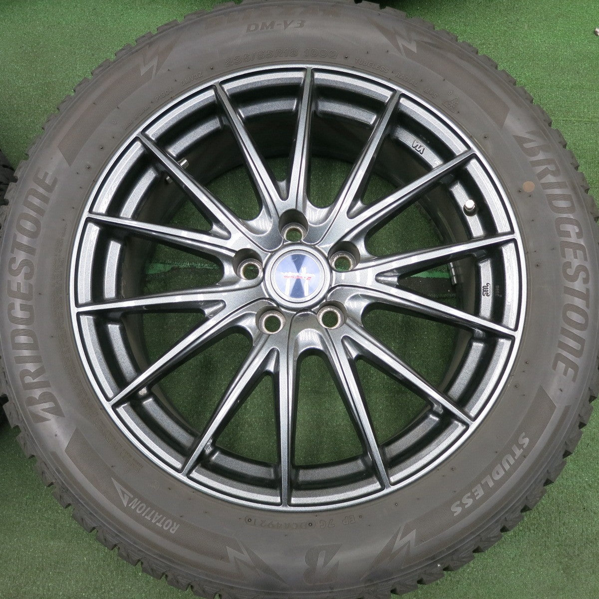 *送料無料* バリ溝！21年！9分★スタッドレス 235/55R18 ブリヂストン ブリザック DM-V3 VELVA SPORTZ ヴェルヴァ PCD114.3/5H★4042705HAス