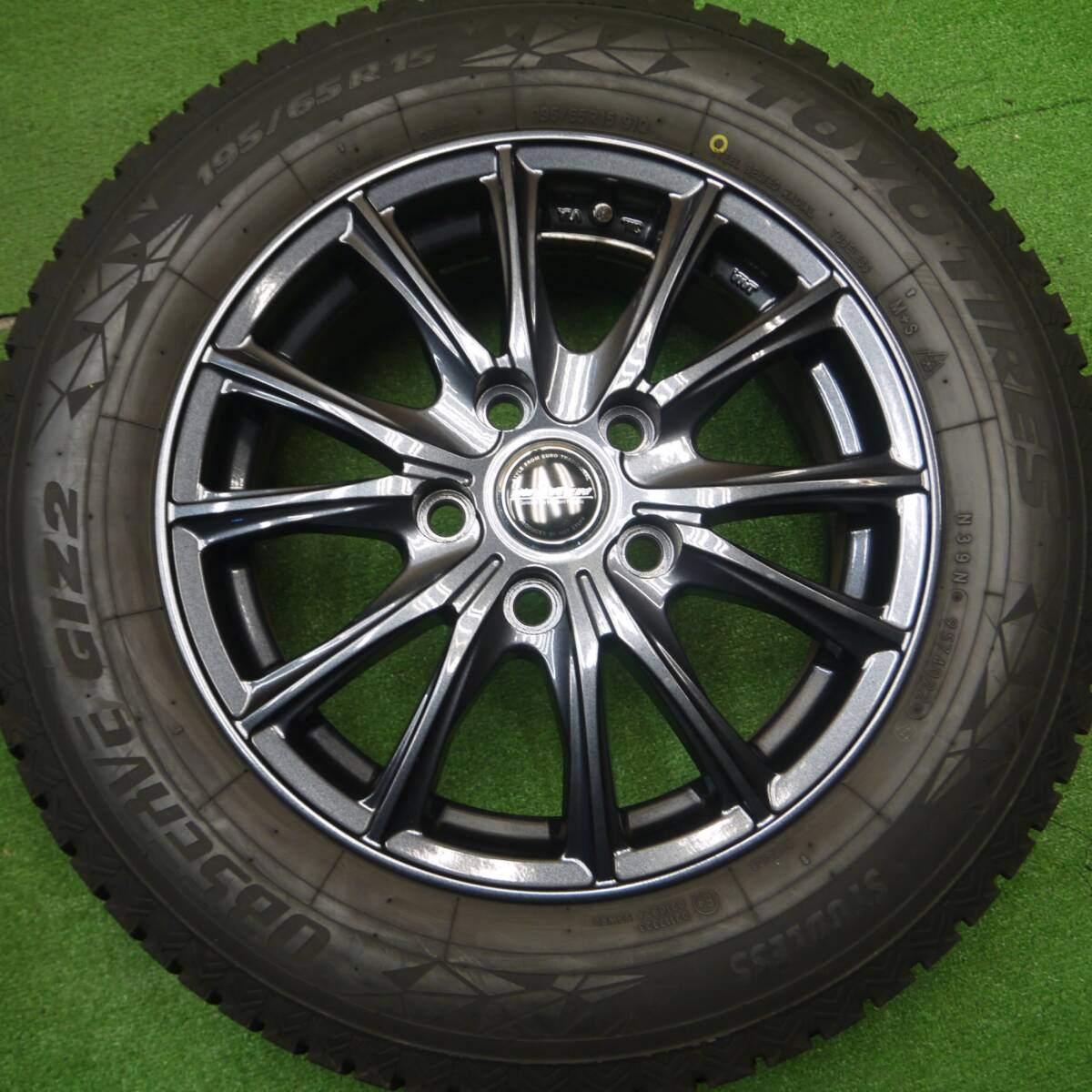 バリ溝！22年！キレイ！9.5分★スタッドレス 195/65R15 トーヨー オブザーブ GIZ2 WAREN ヴァーレン 15インチ PCD114.3/5H★4120204Hス