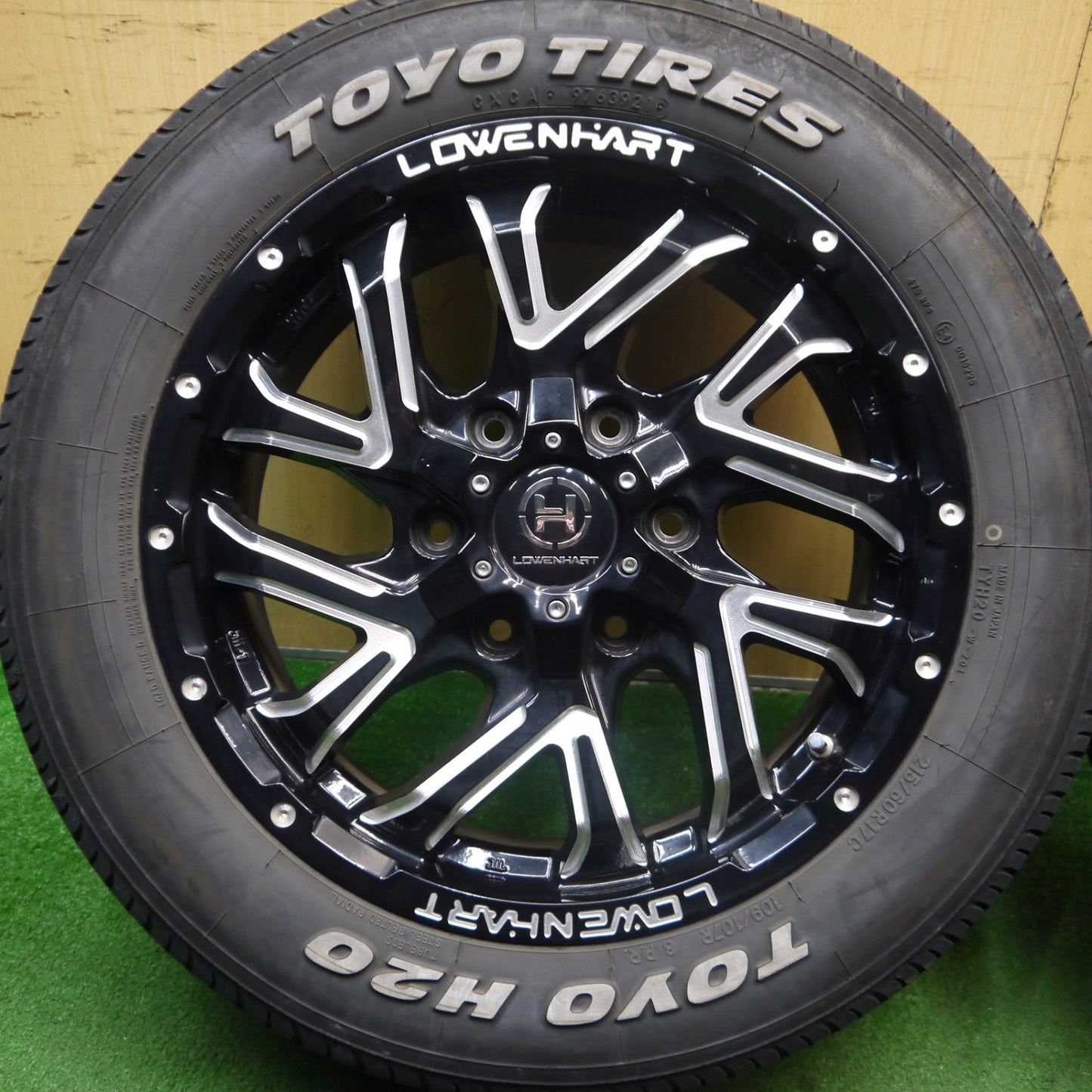 バリ溝！21年！キレイ！9.5分★Lowenhart GXL206 215/60R17C 109/107R 8PR トーヨー H20 ホワイトレター レーベンハート 17インチ PCD139.7/6H★5061104Hノ