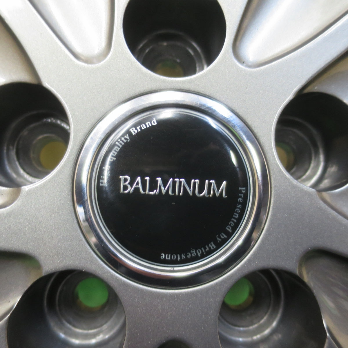 バリ溝！23年！キレイ！9.5分★プリウス 等 215/45R17 スタッドレス ブリヂストン ブリザック VRX2 BALMINUM AR12 バルミナ 17インチ PCD100/5H★6020505イス