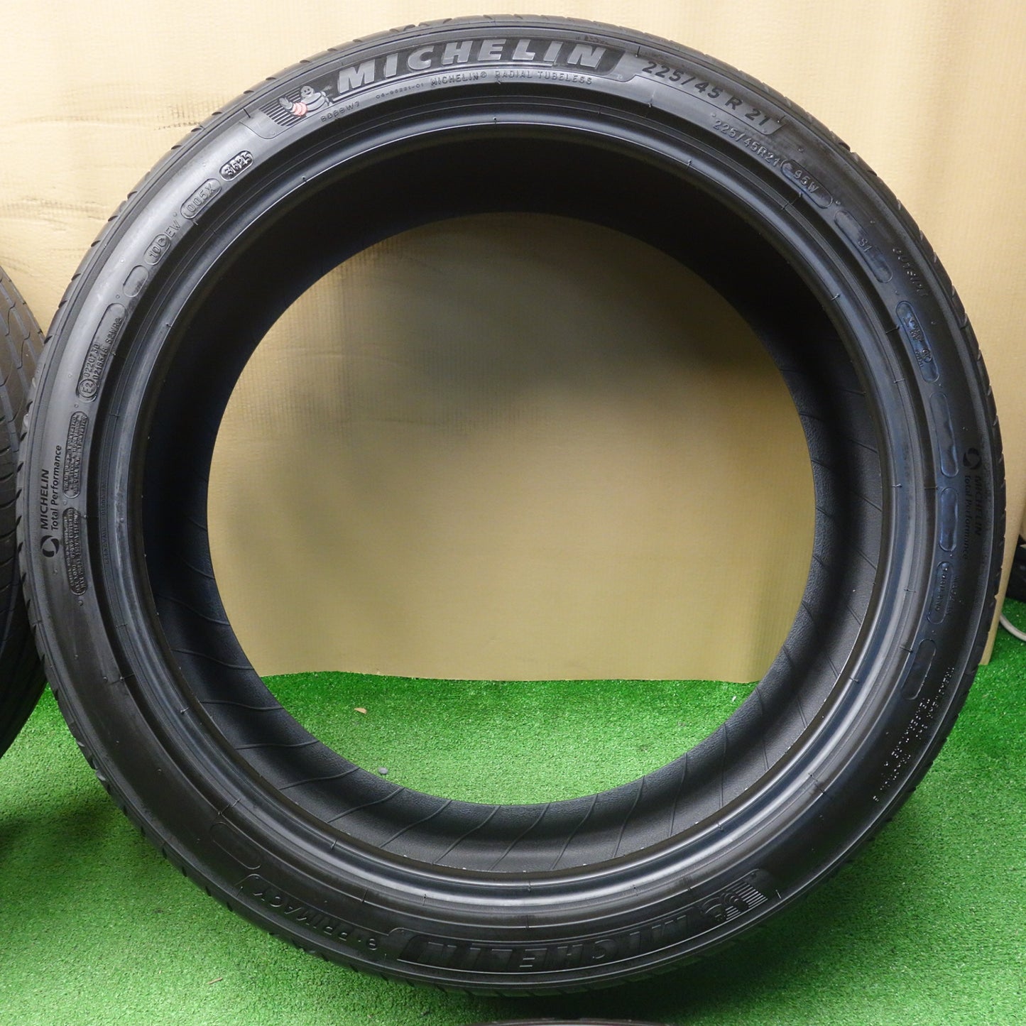 新車外し！25年★225/45R21 ミシュラン e・PRIMACY eプライマシー 21インチ タイヤ クラウンクロスオーバー クラウンスポーツ 等★6042201KTノタ