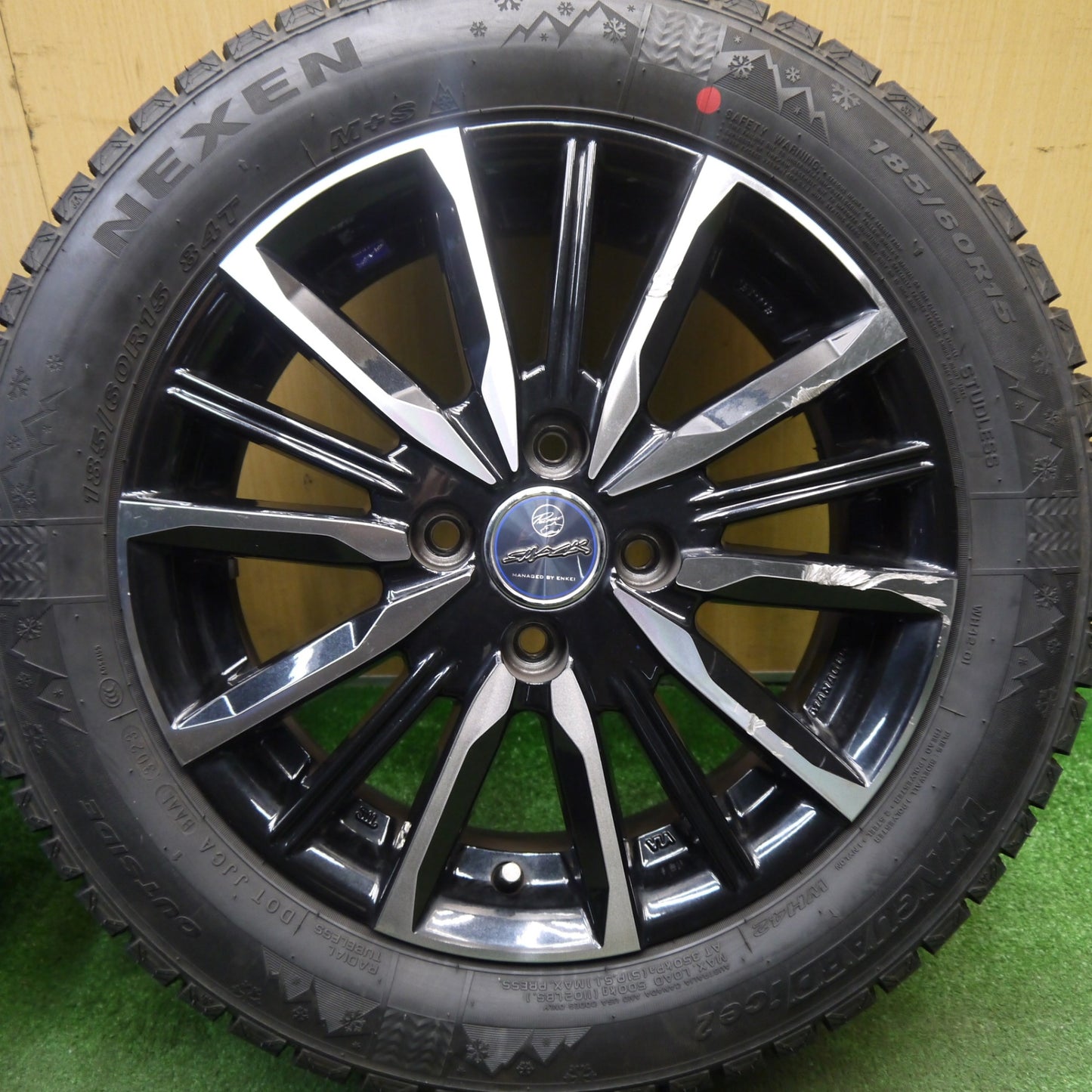 バリ溝！23年！ほぼ10分★スタッドレス 185/60R15 ネクセン WINGUARD ice2 SMACK ENKEI ヴァルキリー スマック エンケイ 15インチ PCD100/4H★6022008Hス