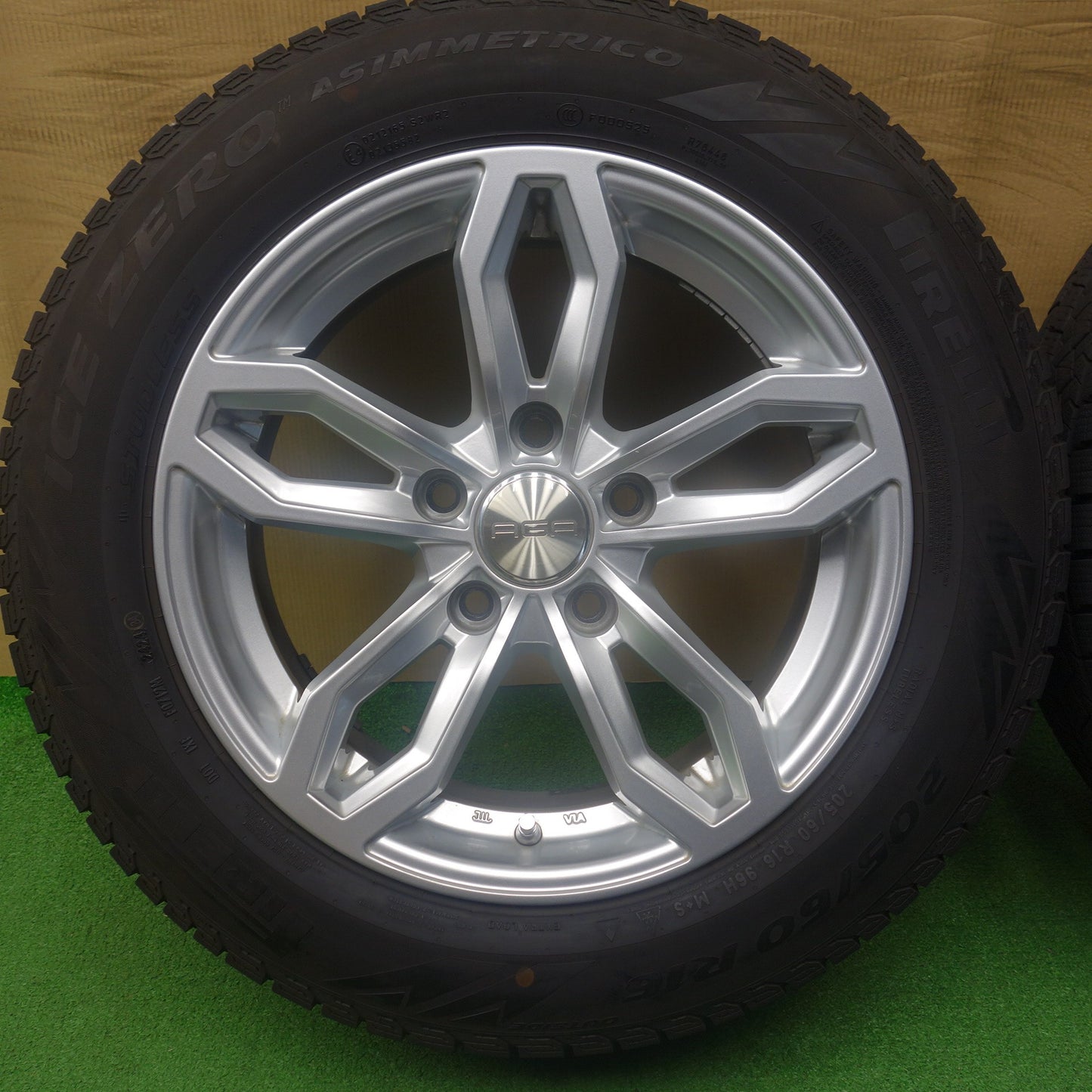 バリ溝！24年！キレイ！9分◎BMW 等 AGA Welt 205/60R16 スタッドレス ピレリ アイスゼロ アシンメトリコ ヴェルト 16インチ PCD120/5H◎6062005KTス
