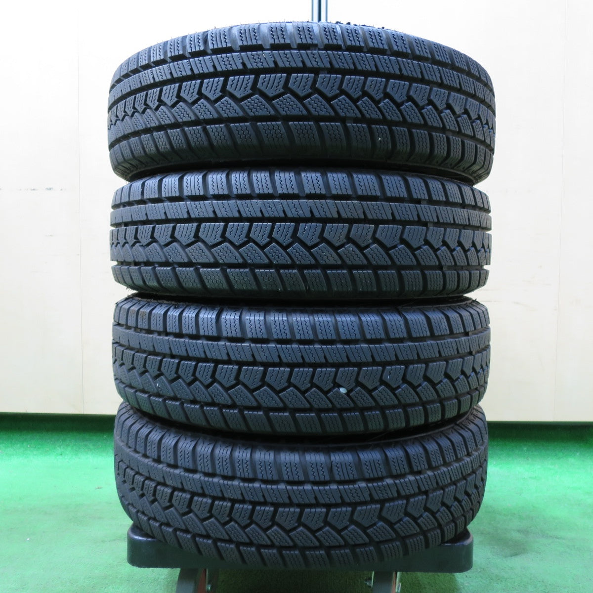 *送料無料* 超バリ溝！22年！キレイ！ほぼ10分★スタッドレス 155/65R14 ハイフライ Win-turi 212 EMBELY 14インチ PCD100/4H★4060510イス