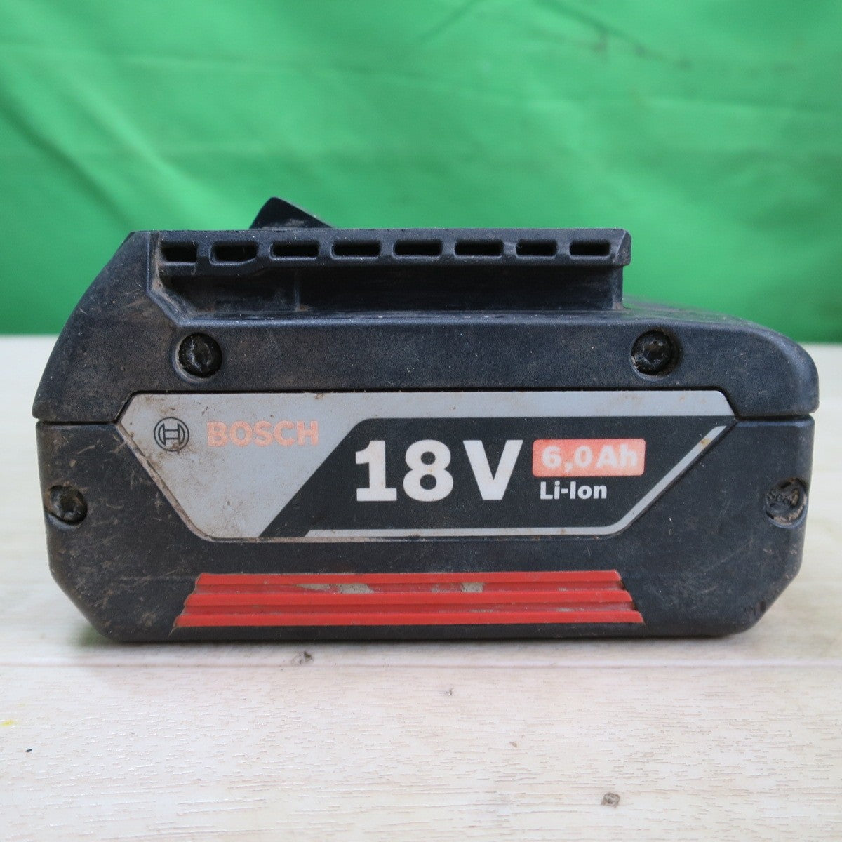 バッテリー2個付☆BOSCH ボッシュ 165mm コードレス 丸ノコ GKS18V-57 電動 工具 切断機 充電式 丸のこ マルノコ 丸鋸 18V☆