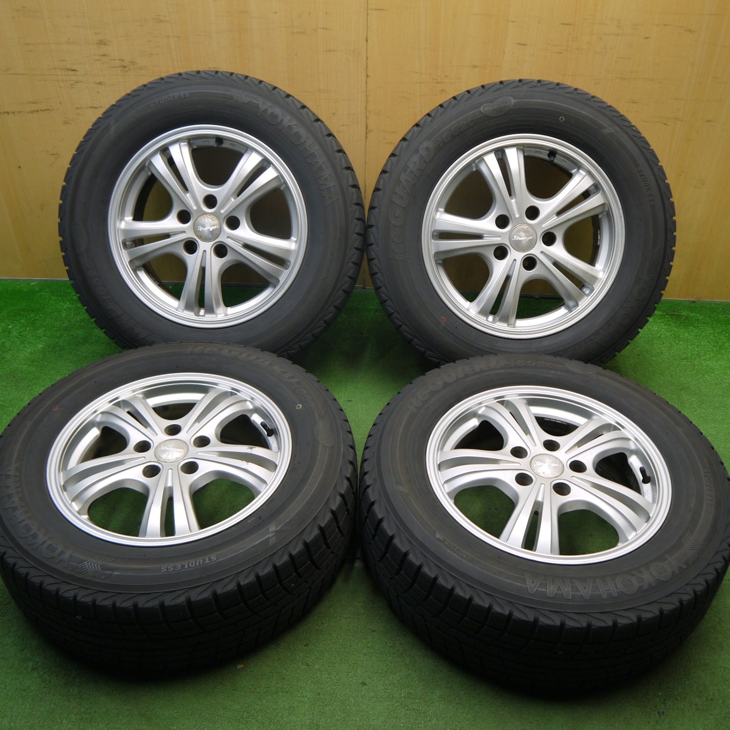 バリ溝！22年！9.5分★スタッドレス 215/65R16 ヨコハマ アイスガード iG52C Stranger ストレンジャー 16インチ PCD114.3/5H★5050705Hス