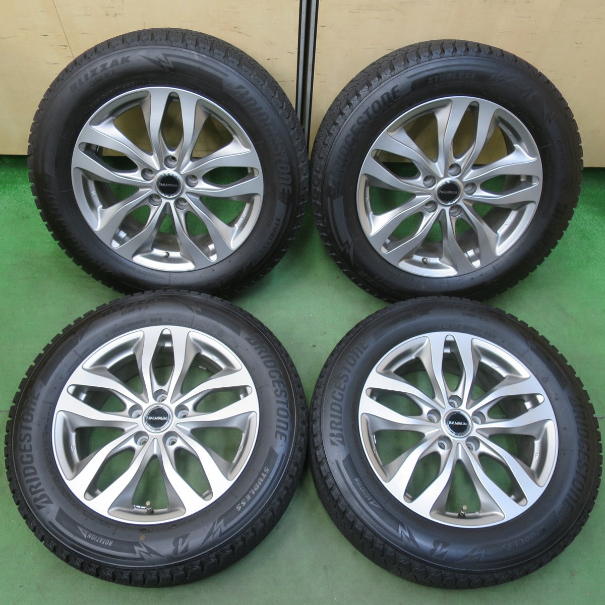 バリ溝！23年！キレイ！9分★スタッドレス 225/60R17 ブリヂストン ブリザック DM-V3 BALMINUM DS-M バルミナ 17インチ PCD114.3/5H★5122215イス