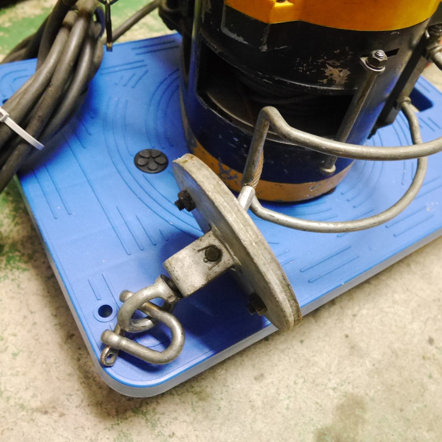 [送料無料] ☆RYOBI リョービ 電動 小型 ウインチ WI-61C 荷重 60kg ウィンチ 工具 リモコン 100V☆