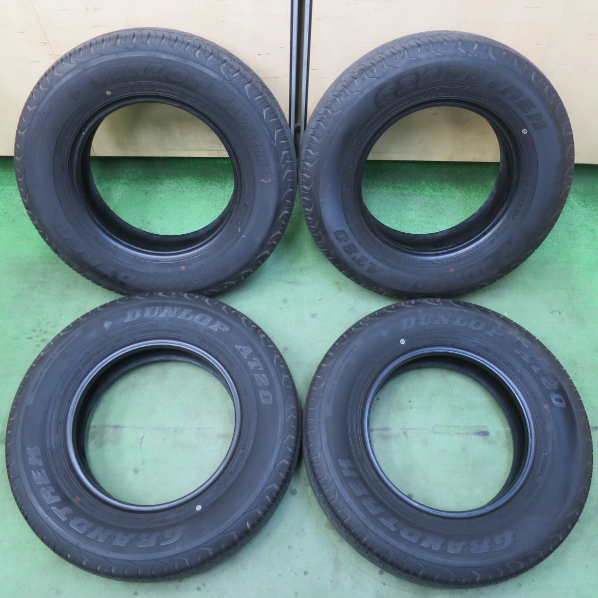 バリ溝！25年！8.5分★195/80R15 ダンロップ AT20 グラントレック タイヤ 15インチ ジムニーシエラ ジムニーノマド 等★6021003イノタ