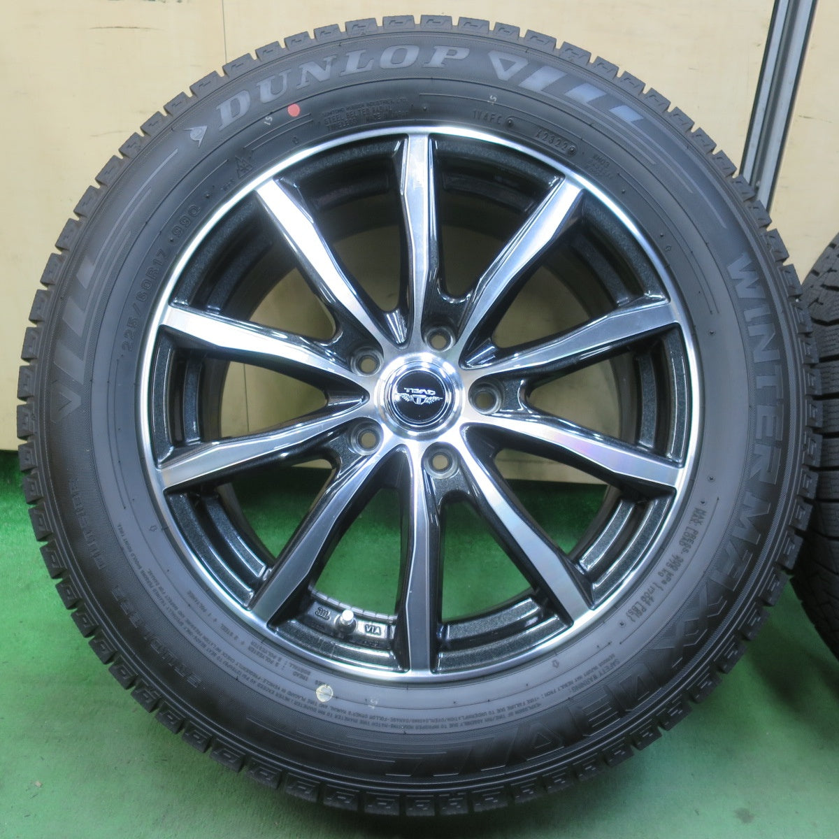 バリ溝！22年！キレイ！9.5分★スタッドレス 225/60R17 ダンロップ ウインターマックス 03 TEAD テッド 17インチ PCD114.3/5H★6010909イス