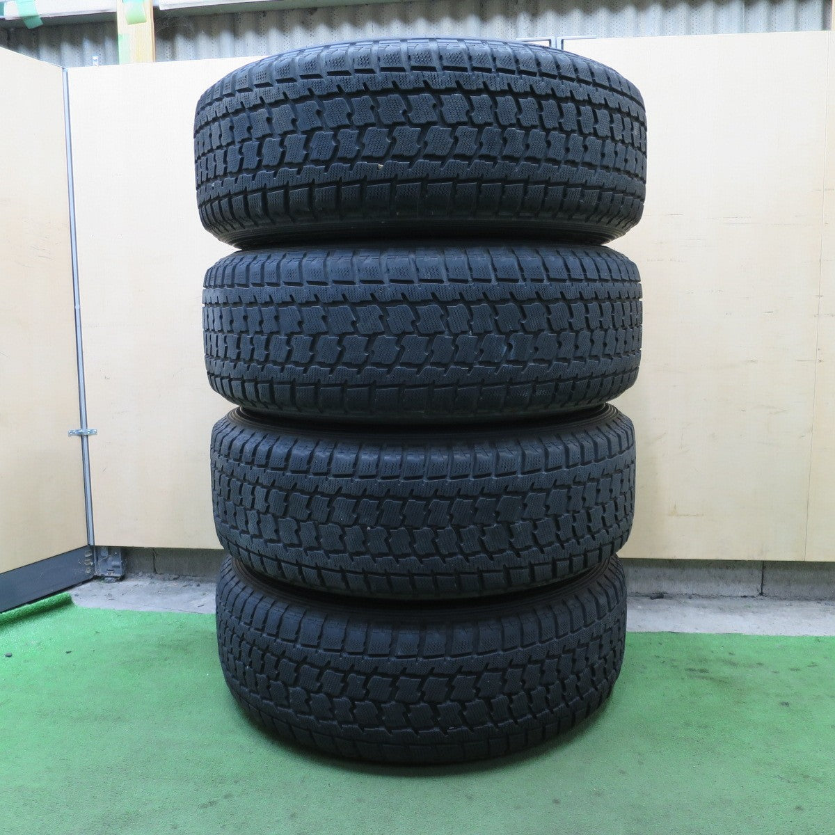 4本価格★KMC ROCK STAR XD827 265/70R17 スタッドレス グッドイヤー ラングラー IP/N 17インチ ロックスター PCD135 139.7/6H マルチ★6051301ナス
