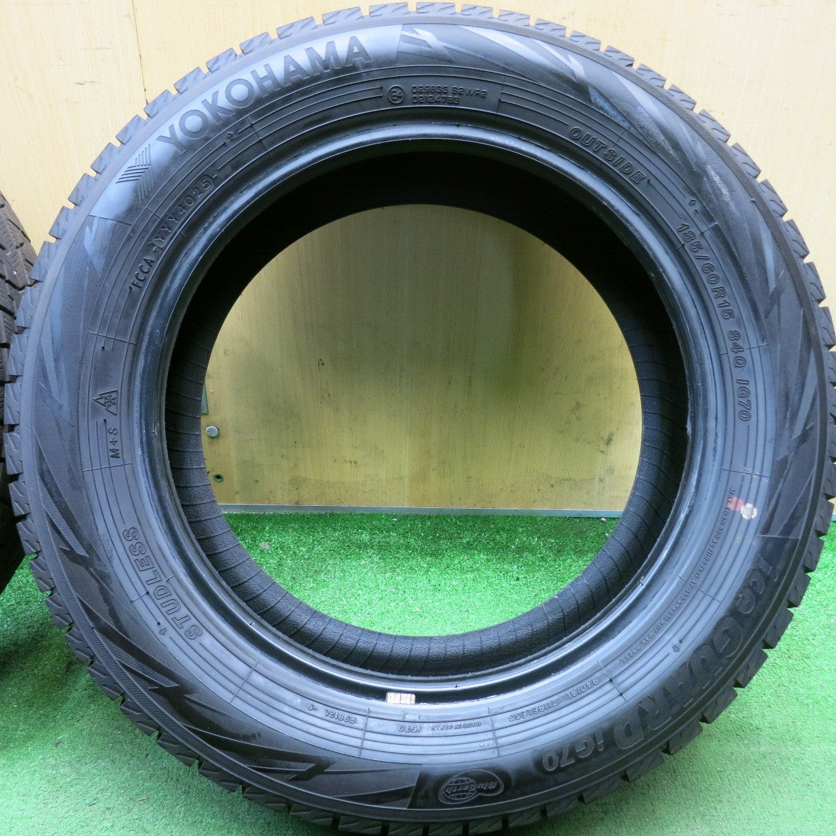 バリ溝！25年！ほぼ10分◎スタッドレス 185/60R15 ヨコハマ アイスガード iG70 タイヤ 15インチ シエンタ アクア フィット シャトル フリード 等◎6101509HAスタ