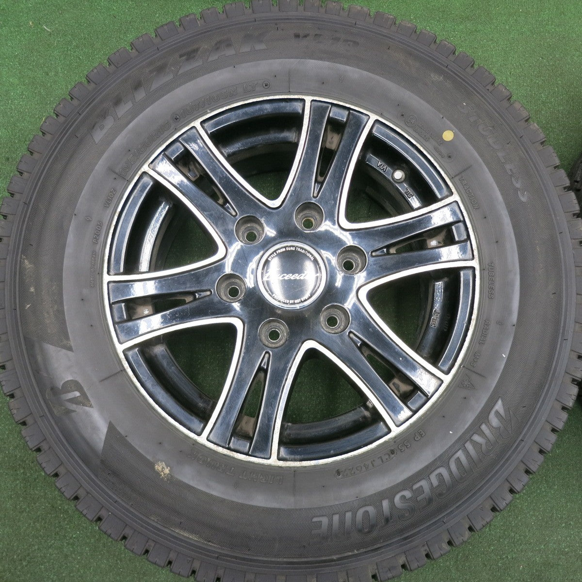 *送料無料* バリ溝！22年！9.5分★ハイエース等 195/80R15 スタッドレス ブリヂストン ブリザック VL10 Exceeder エクシーダー PCD139.7/6H★4042802HAス