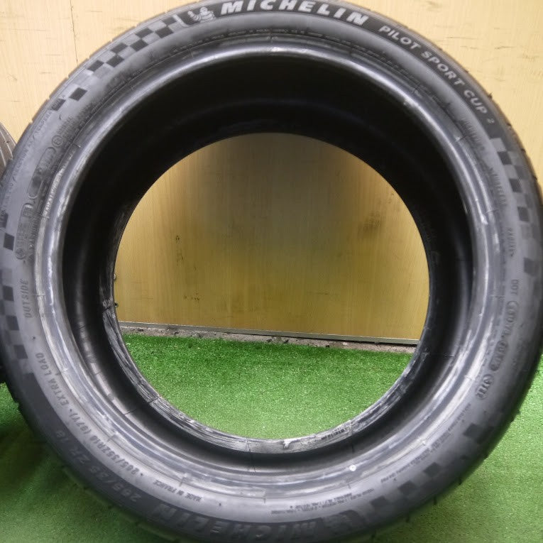 *送料無料* バリ溝！22年！9.5分★235/40R18 265/35R18 ミシュラン パイロット スポーツ CUP2 タイヤ ポルシェ等★3082104Hノタ