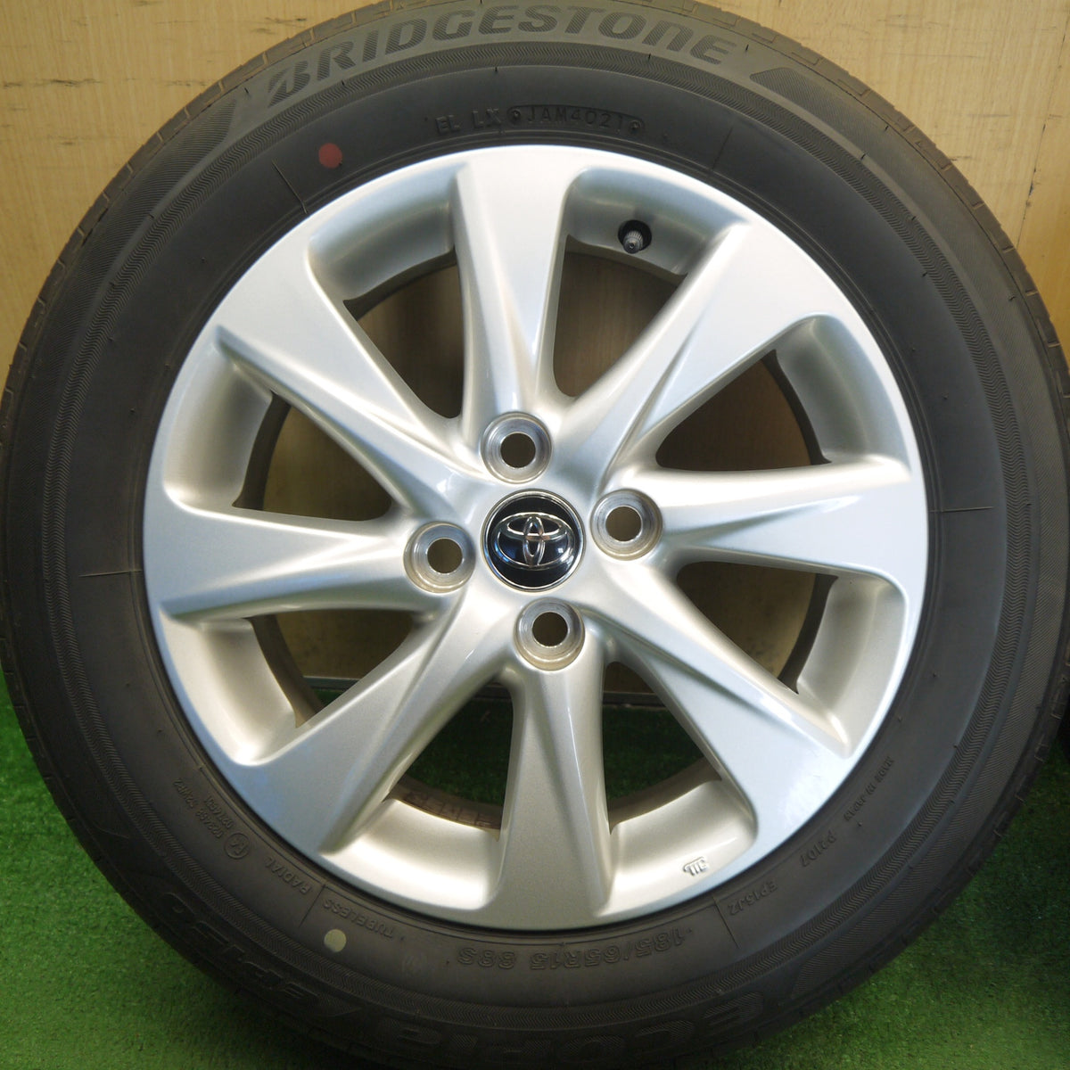 キレイ◎トヨタ アクア Zグレード 純正 185/65R15 ブリヂストン エコピア EP150 15インチ PCD100/4H◎6071708Hノ