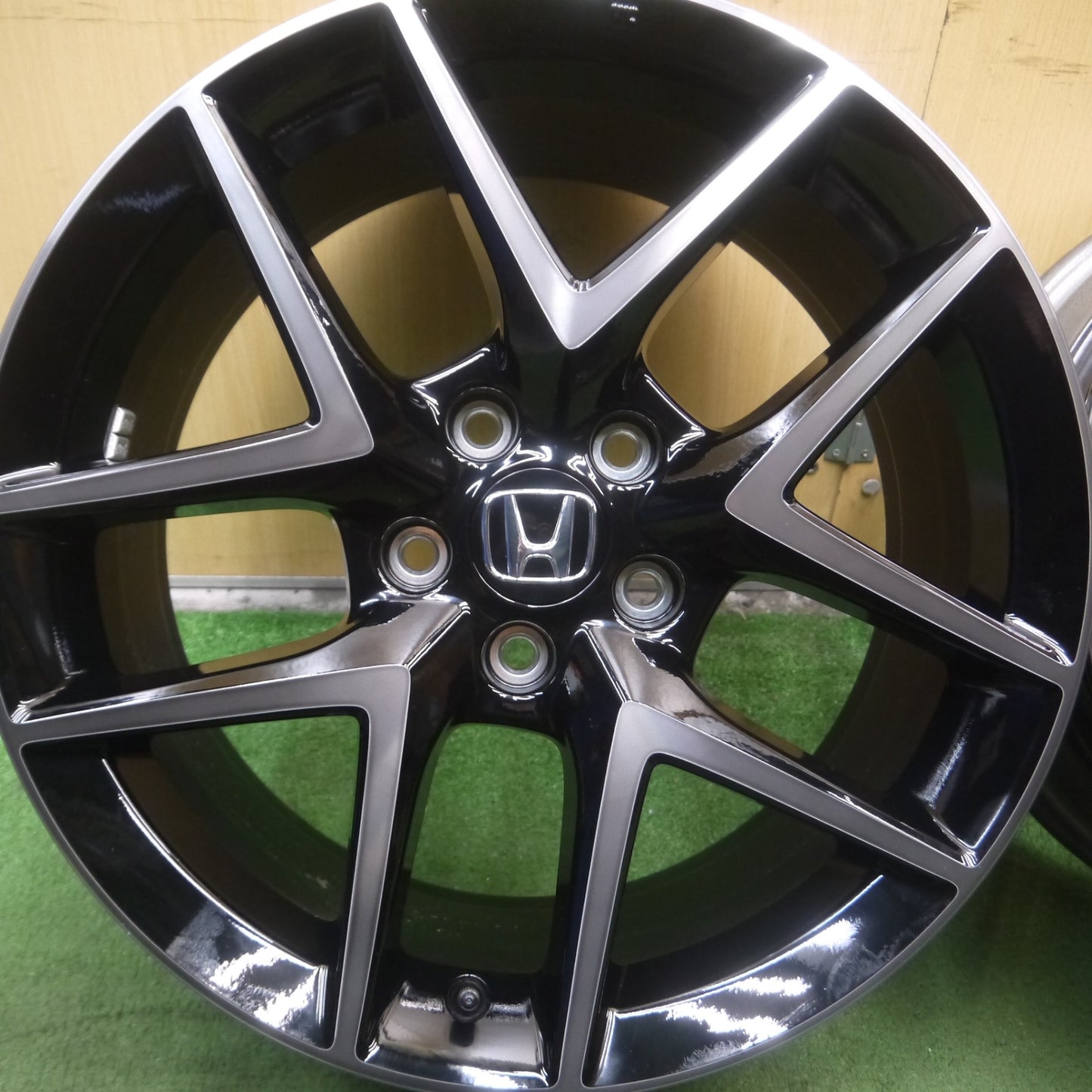 *送料無料* 新車外し★ホンダ 現行 シビック FL1 EXグレード 純正 ホイール 18インチ 18×8J PCD114.3/5H★4052707Hホ
